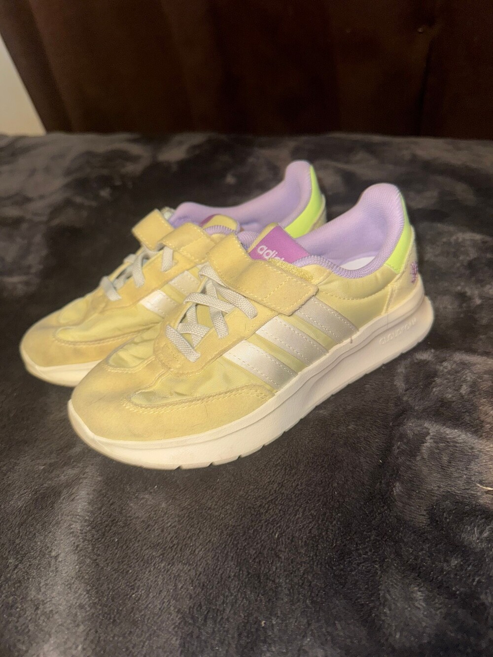 Adidas Cloudfoam Disney Tiana Run 70’s 2.0  kids shoes size 1